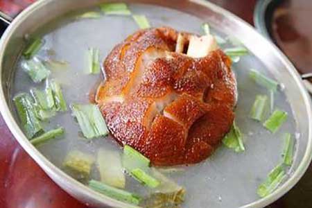 貴陽(yáng)扎佐酸菜蹄髈火鍋